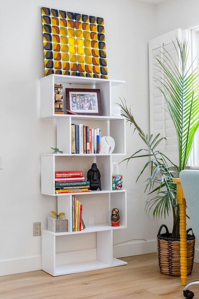 Office - 11411 Dona Pegita Dr