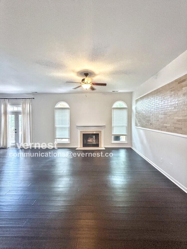 Building Photo - 160 Foxtail Dr