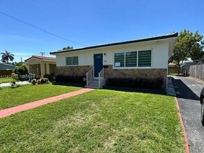 Building Photo - 34 SE 3rd Terrace