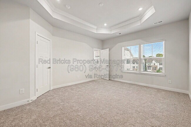Building Photo - 9342 Mallard Mls Dr