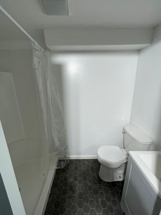 Building Photo - Raised Ranch with a 2 car attached garage in PV Schools