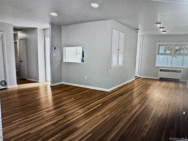 Building Photo - 571 Richmond Rd