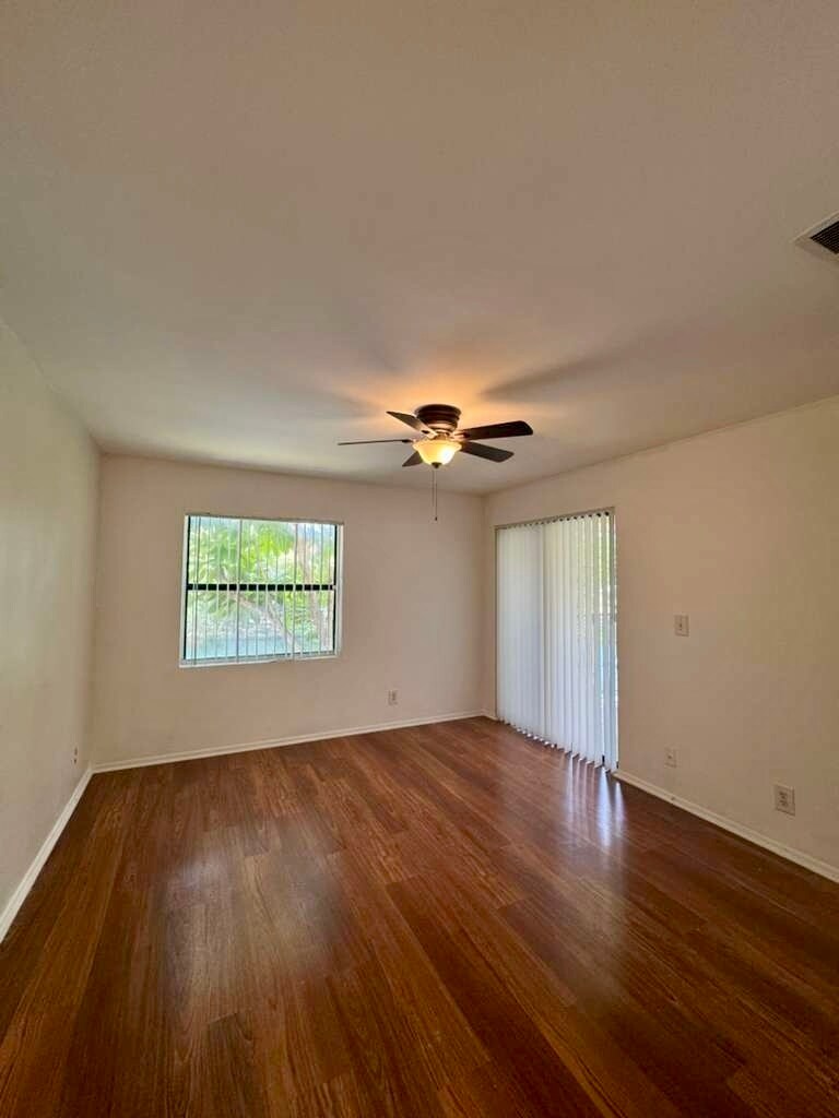 Room - 9999 Summerbreeze Dr