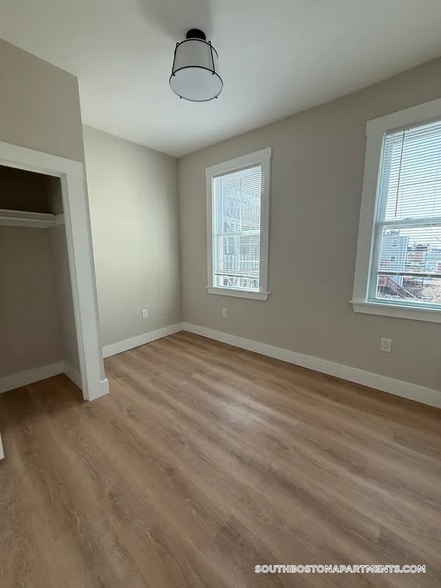 Building Photo - 17 M St