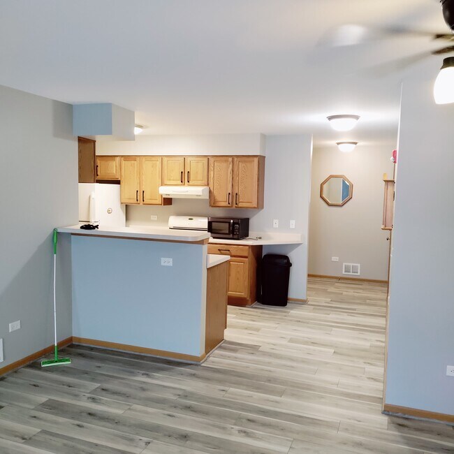 Building Photo - 490 North Ave