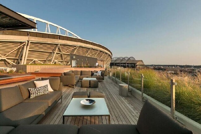 Building Photo - 590 1st Ave S