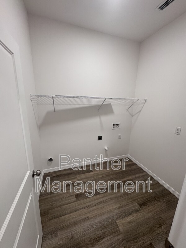 Building Photo - 966 Hood Ave NW