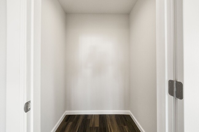 Building Photo - Paradise- 2 bed 2 bath +Bonus room, No Pets, Garage, fenced yard, RV parking