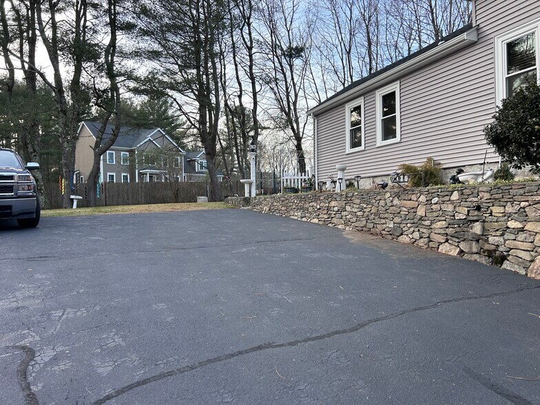 Parking - 29 Lakeview Rd