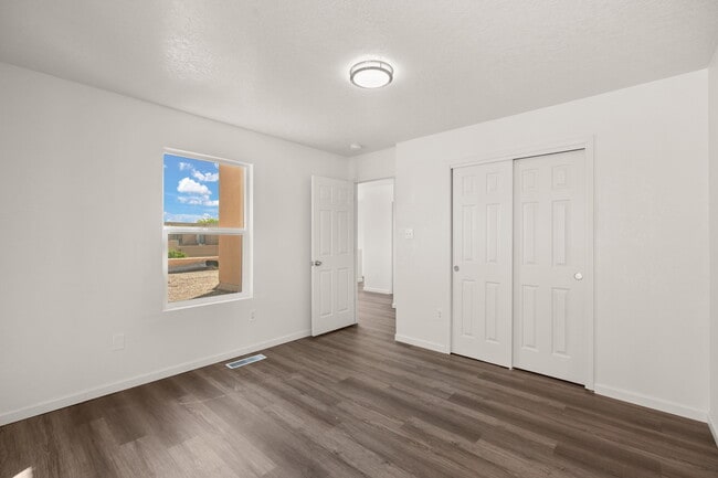 Building Photo - 2943 Quail Pointe Dr NW