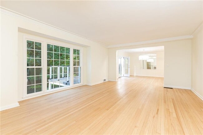 Building Photo - 200 W Paces Ferry Rd NW