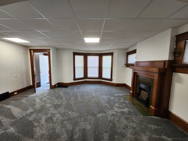 Building Photo - 825chest