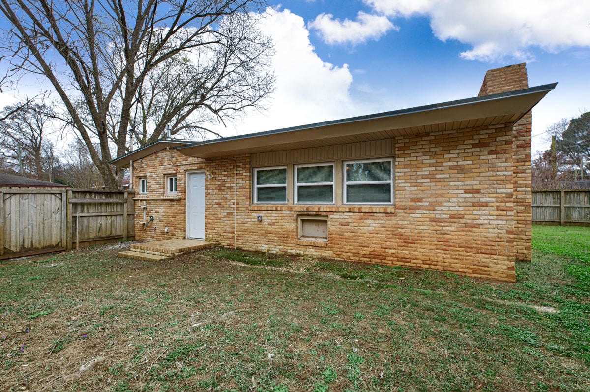 Building Photo - 2814 Holiday Dr SW