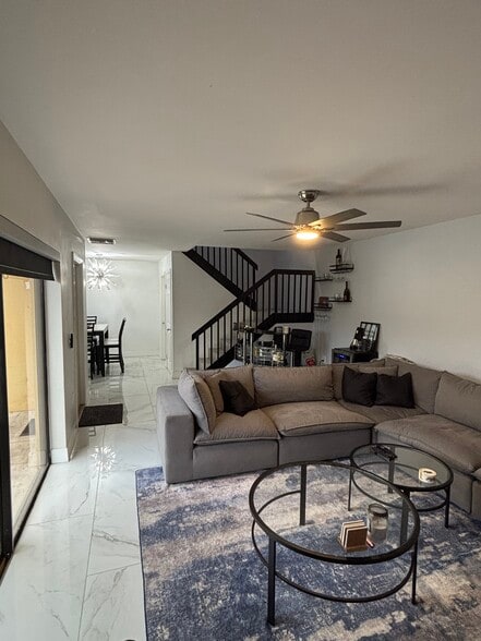 Building Photo - 1017 10th Way