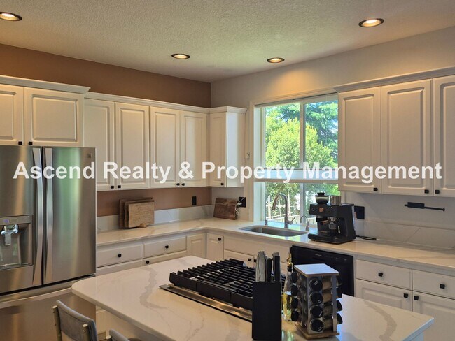 Building Photo - Outstanding 4bed+Office Bethany Area 2 Level Home Updated Throughout Available 6/22 or Sooner