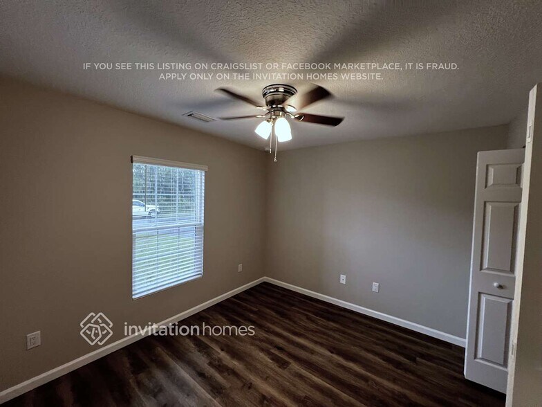 Building Photo - 3851 SW Janiga St