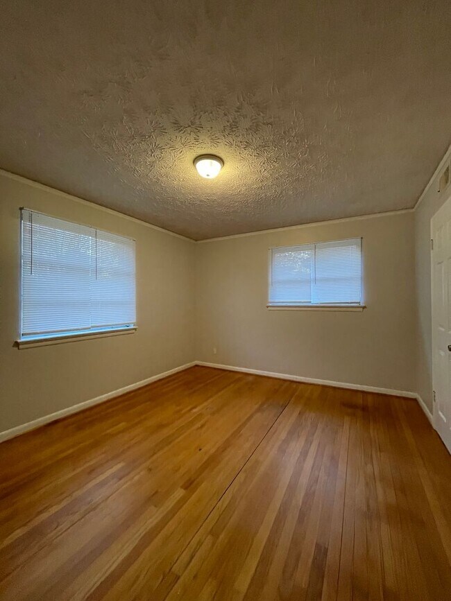 Building Photo - 3551 Cottonwood Dr