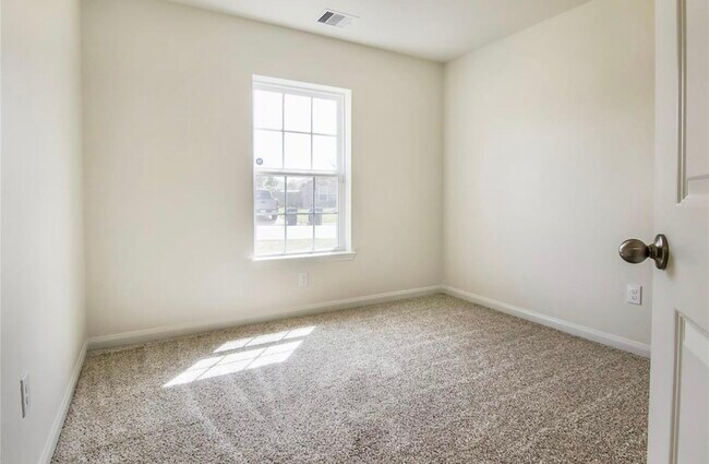 Building Photo - 22622 Cloverland Field Dr