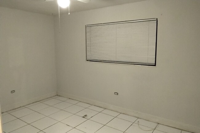 Building Photo - 2813 Acapulco Dr