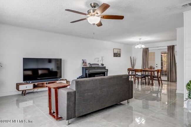 Building Photo - 695-A1A Jimmy Buffett Mem Hwy