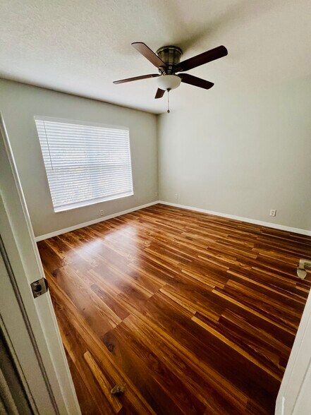 Building Photo - 3857 Island Way