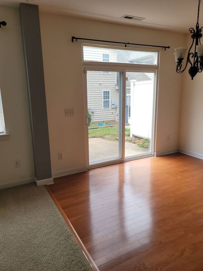 Building Photo - Nice Townhome off Providence Rd/485 South