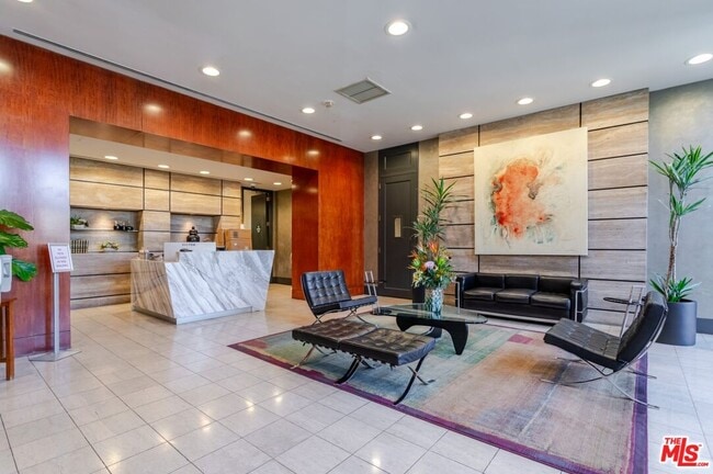 Building Photo - 800 W 1st St