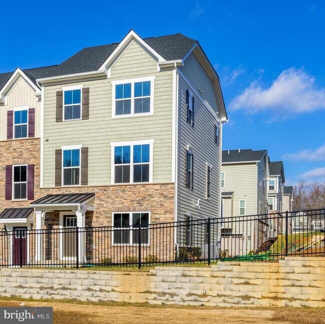 Building Photo - 223 Avalon Dr