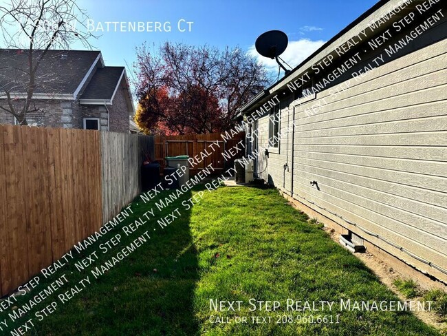 Building Photo - 3 BED 2 BATH HOME - NO SECURITY DEPOSIT RE...