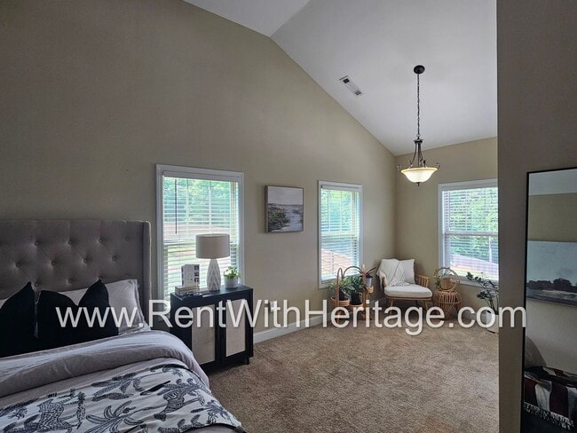 Building Photo - Gorgeous 3 bd / 2 bath / Attention to Deta...