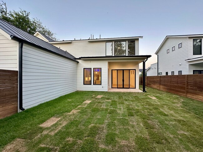 Building Photo - Valley View Villas