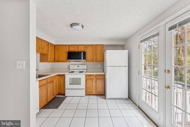 Building Photo - 1581 Woodcrest Dr