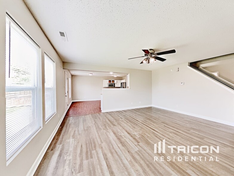 Building Photo - 10955 Woods Dr