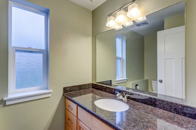 Building Photo - Large 4 Bedroom Edgemoor Home w/ Mother-in-law Suite
