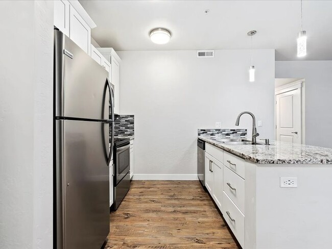 2x1 Stainless Steel Appliances - Orchard Lofts