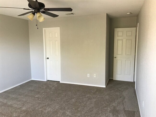 Building Photo - 4956 Thorn Hollow Dr