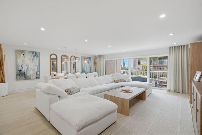 Building Photo - 1173 Hillsboro Mile Unit 22