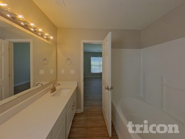 Building Photo - 1533 Moss Creek Dr