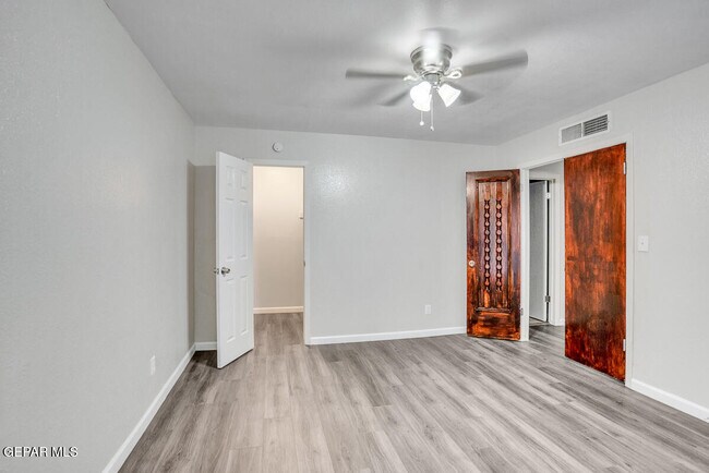 Building Photo - 10604 Springwood Dr