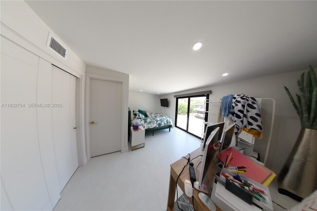 Building Photo - 1240 NE 27th Terrace