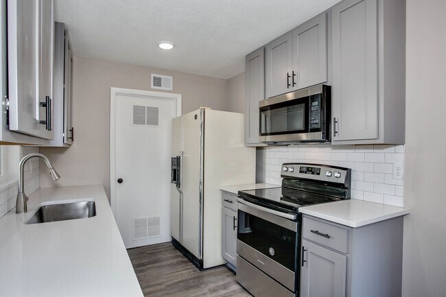 Building Photo - Beautiful Three Bedroom, Two Bathroom