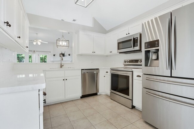 Building Photo - 3 Bed/2 Bath in Deep Water Community