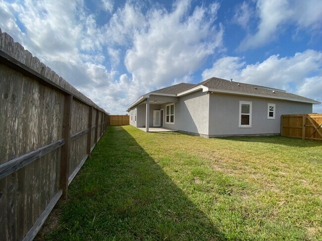 Building Photo - 3806 Negin Dr