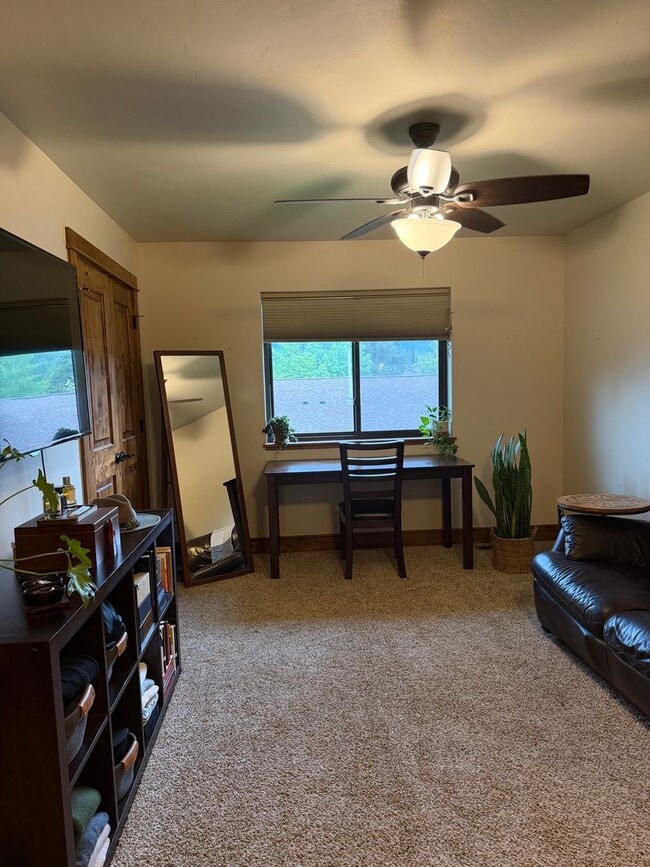Building Photo - New Whitefish Rental - 3 Bedroom/2.5 Bath Beautiful Updated Home (Unfurnished). Available Aug 1st.