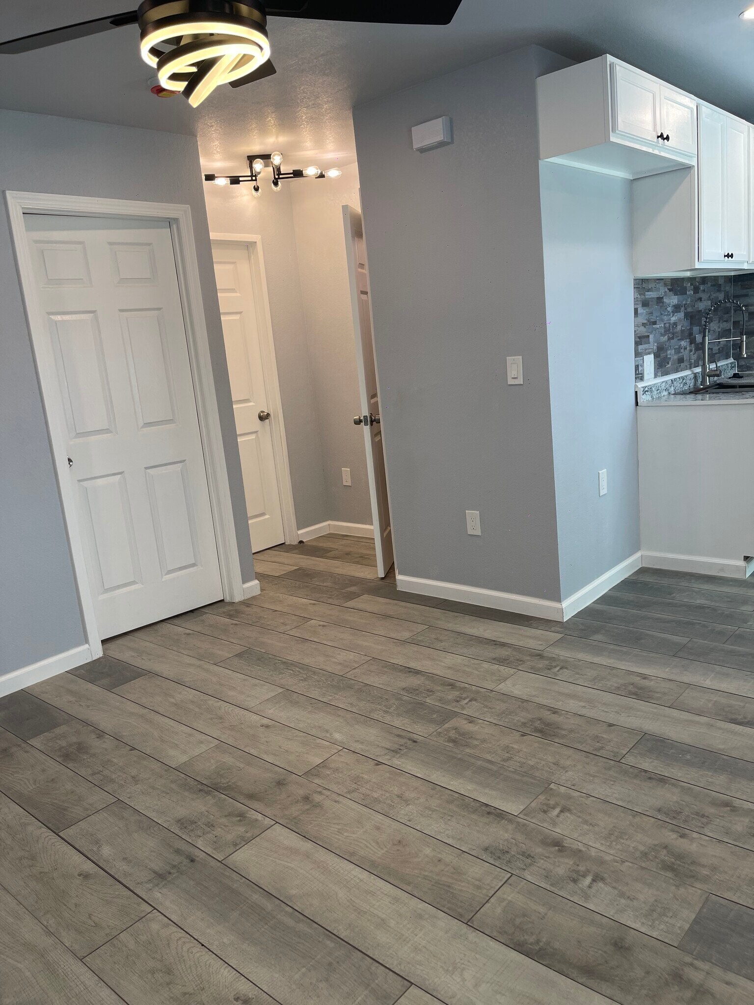 Building Photo - 2529 Crommelin Ave