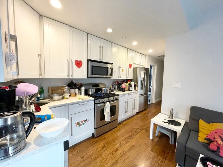 Building Photo - 800 Parker St