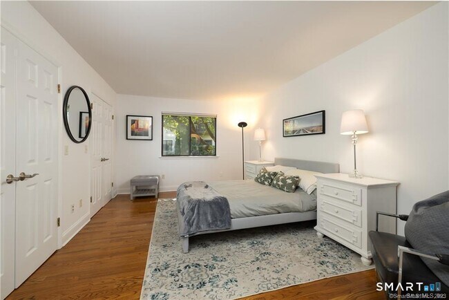 Building Photo - 2289 Bedford St