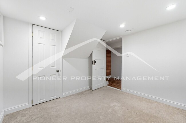 Building Photo - Charming Home with Central AC and Fenced Yard