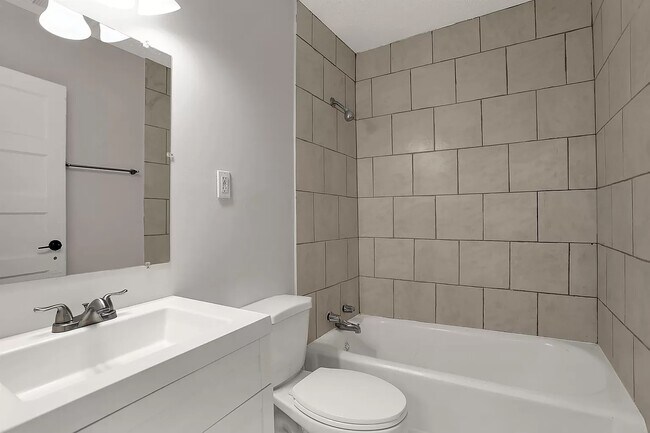 Building Photo - 3088 Manhattan Ave