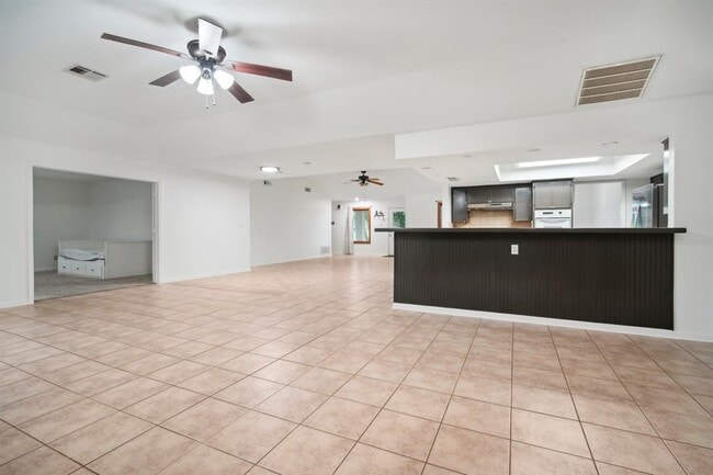 Building Photo - 3106 E Palm Valley Blvd
